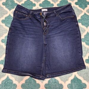 Maurices shorts, size 18